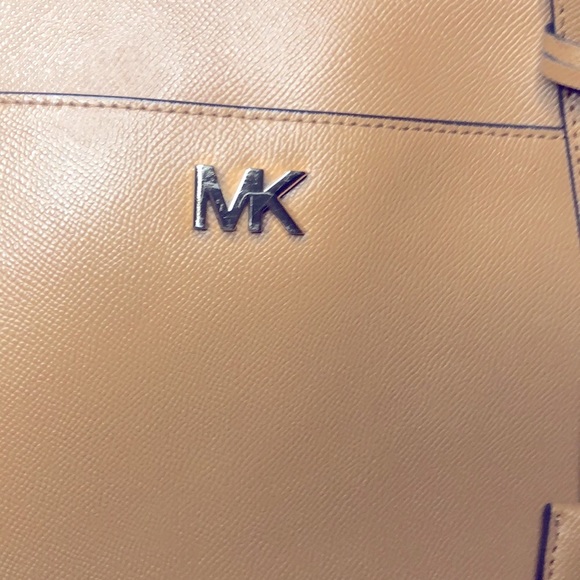 MICHAEL KORS light brown MADDIE lap top tote. - Picture 2 of 16